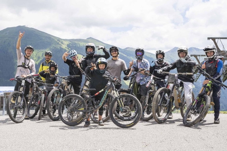 Gruppe von Mountainbikern